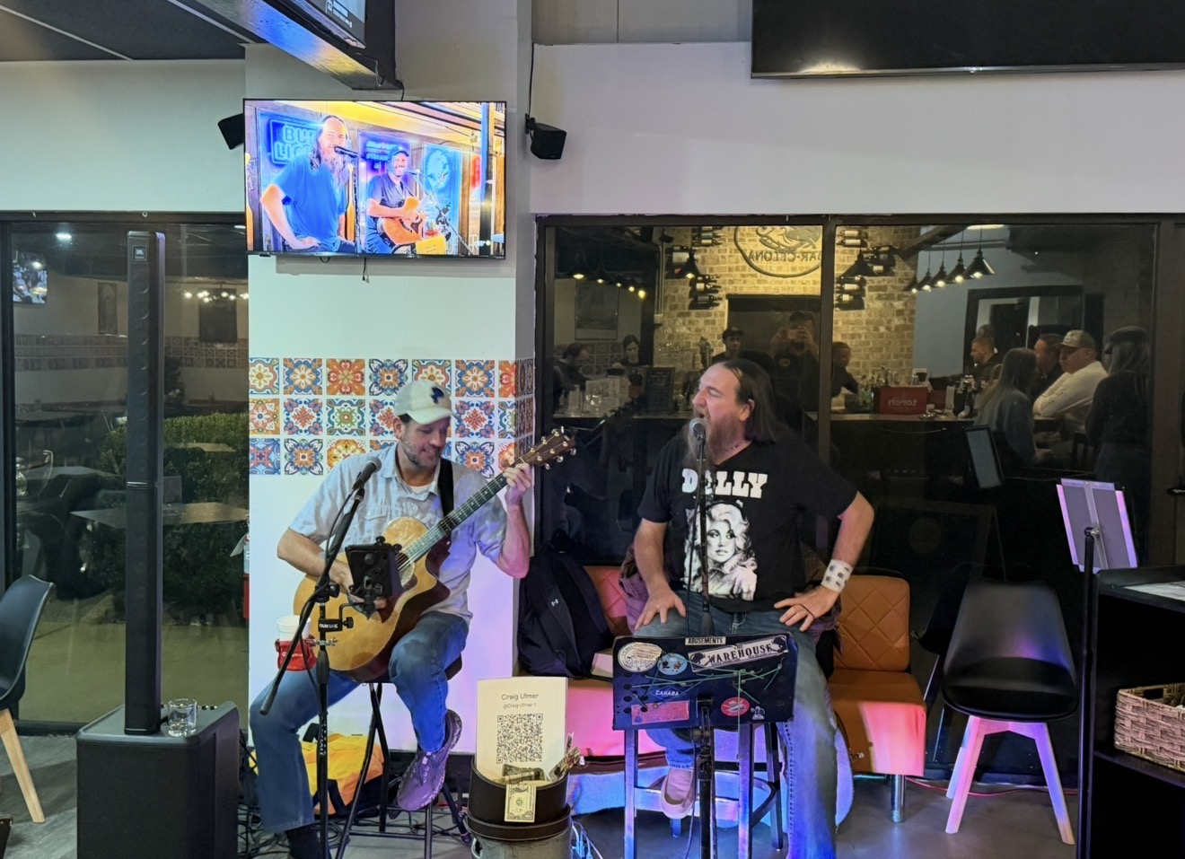 Live duo performance at Bar-Celona