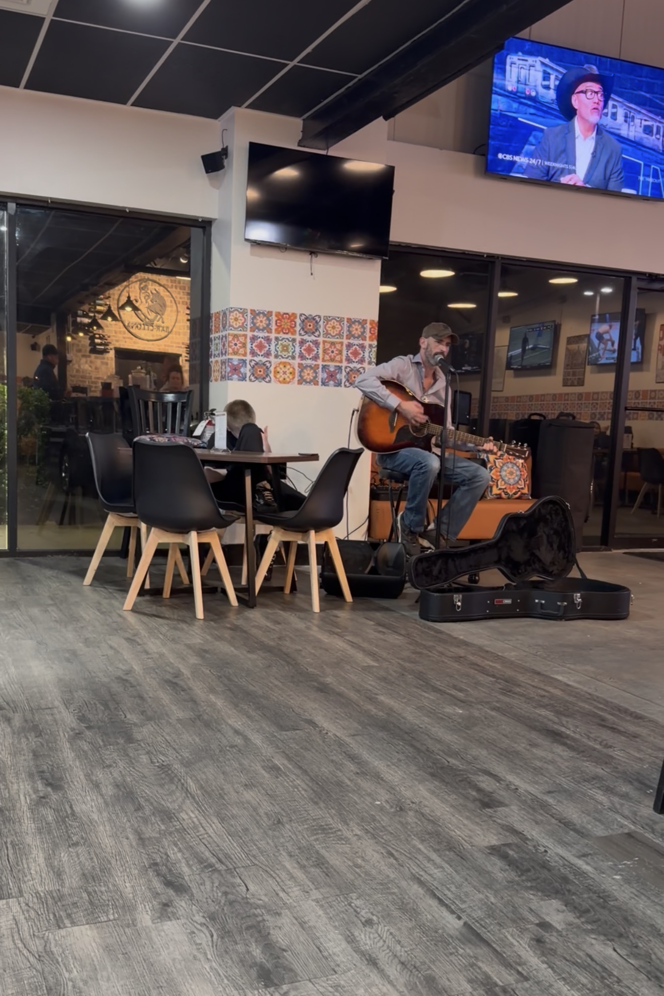 Evening live music at Bar-Celona