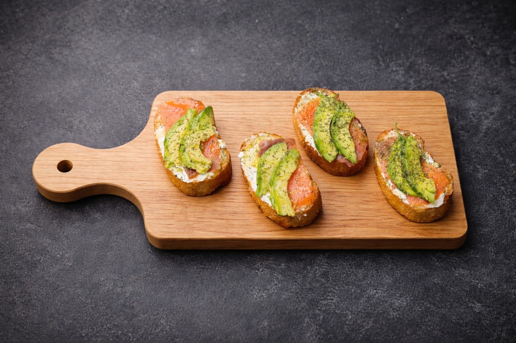 Salmon and avocado pinchos