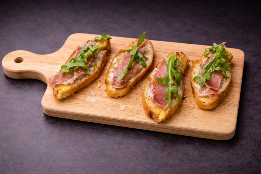 Tortilla and prosciutto pinchos